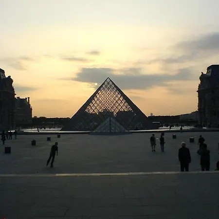 Lovely 10 Min Walk To Louvre 3 Persons Paris